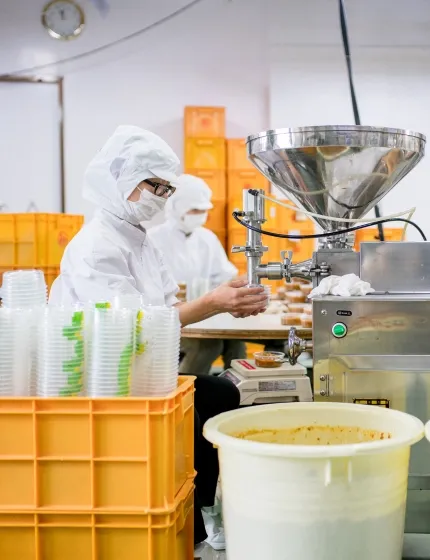 High speed industrial doors for food and beverage processing facilities
