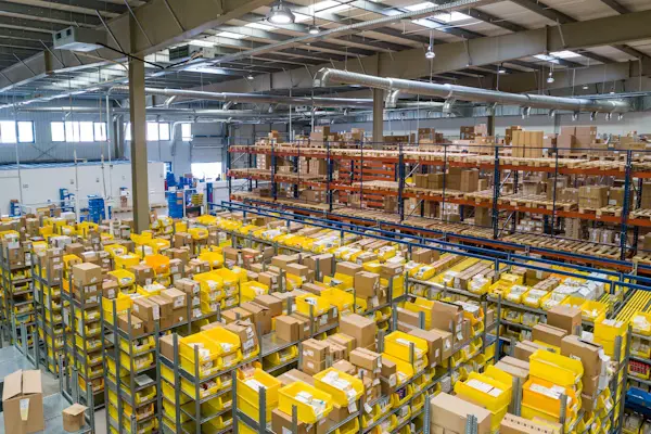 Loading bay equipment and entrance automation systems for warehouses and logistics centres